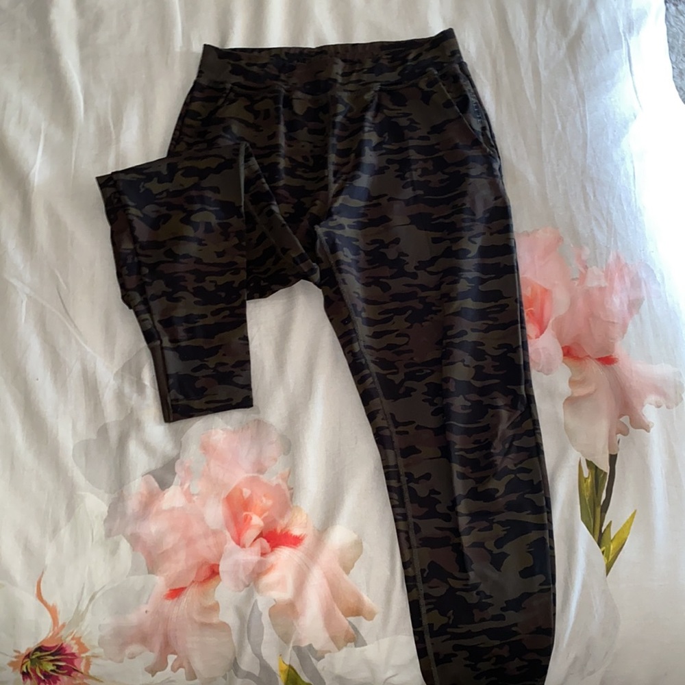 Alphalete Joggers